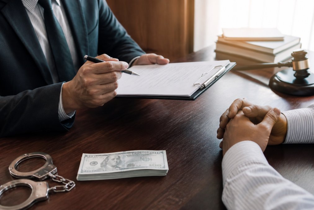 Hiring a Bail Bondsman: 2026 Guide to Fees & Contracts