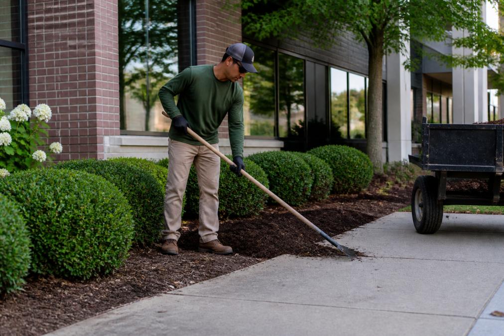 Hiring Reliable Commercial Groundskeeping: 2026 Guide
