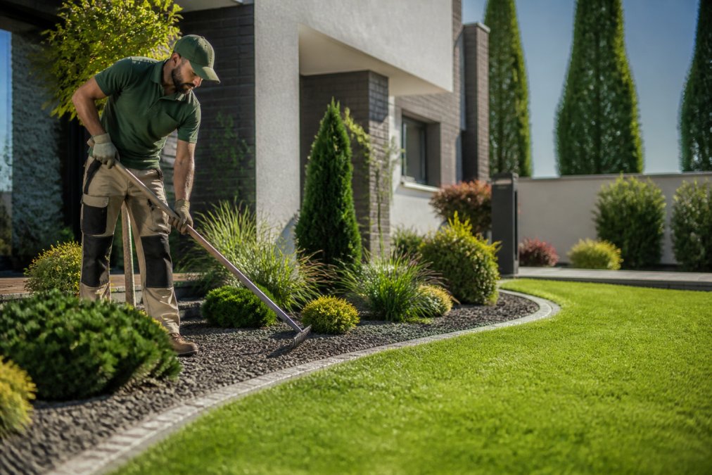 Hiring Reliable Landscape Maintenance Services