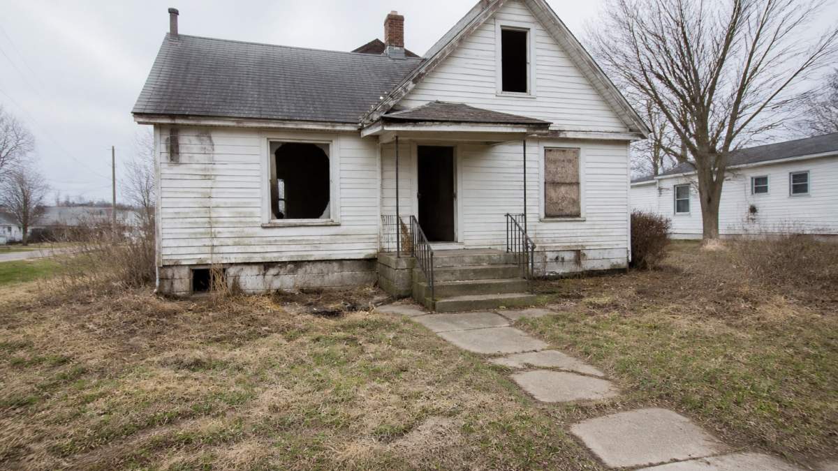 HomeVestors Alternative for Distressed Properties