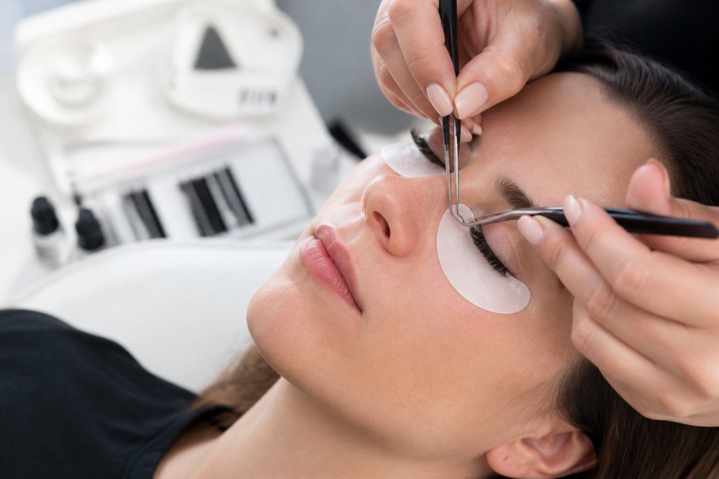 How Long Do Lash Extensions Last? A 2026 Guide