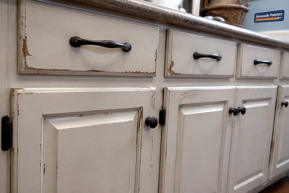 Infographic highlighting wear patterns where painted kitchen cabinets last and show chipping on edges and corners.