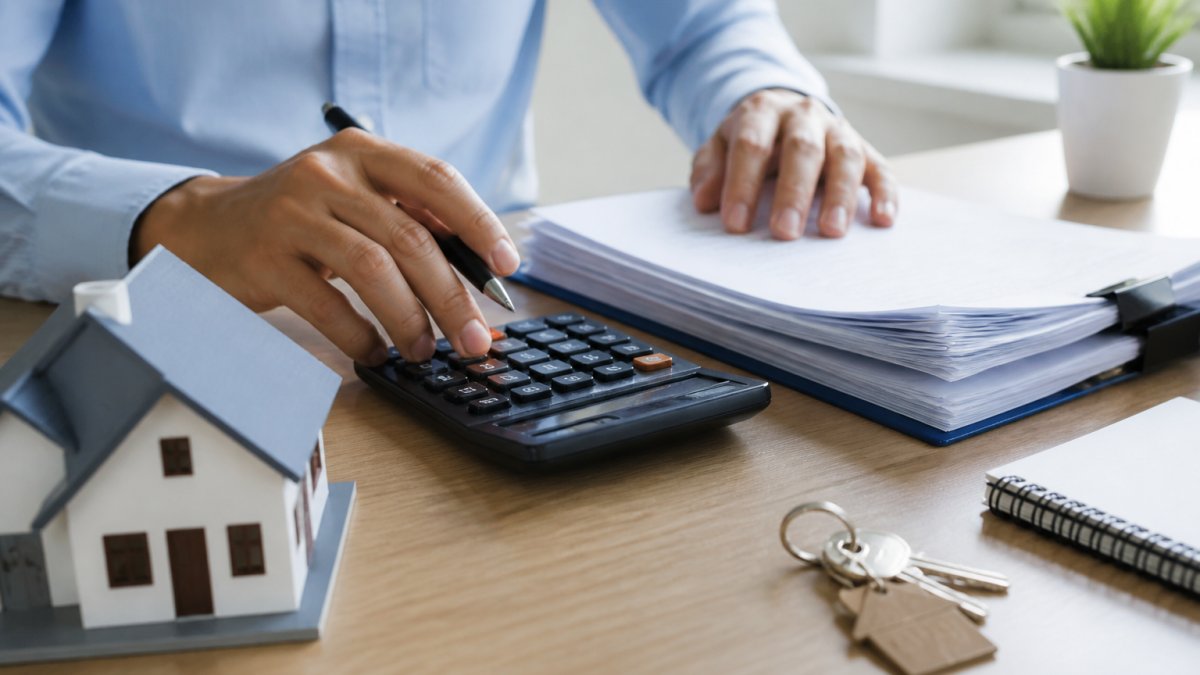 How to Budget for Closing Costs in Lee County