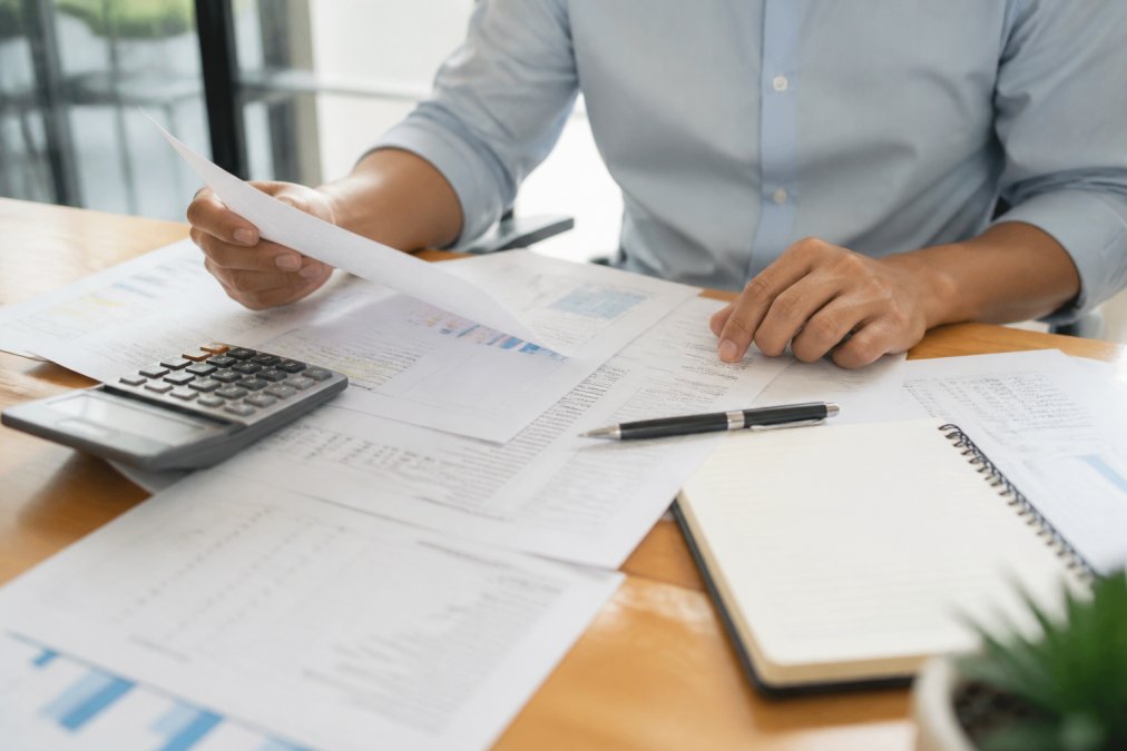 Process diagram showing steps for Business for calculate commercial solar ROI