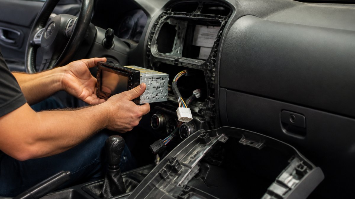 How to Choose a Custom Auto Radio for Your Vehicle
