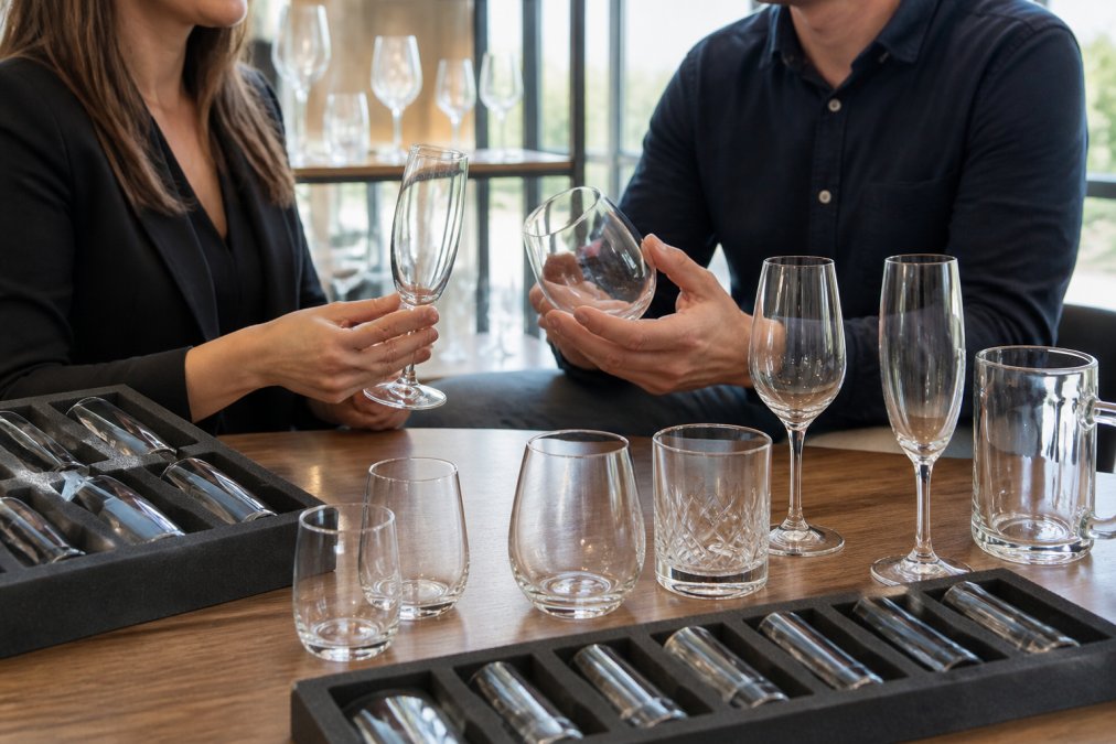 How to Choose Custom Glassware Vendor: 2026 Guide