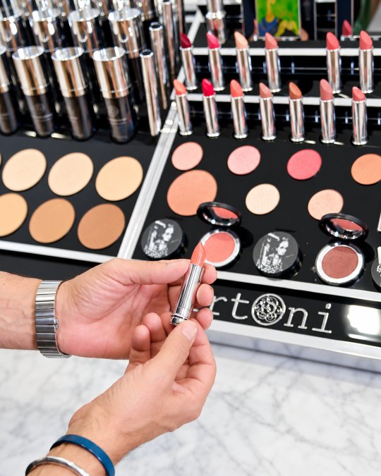 How to Choose Lipstick for Skin Tone