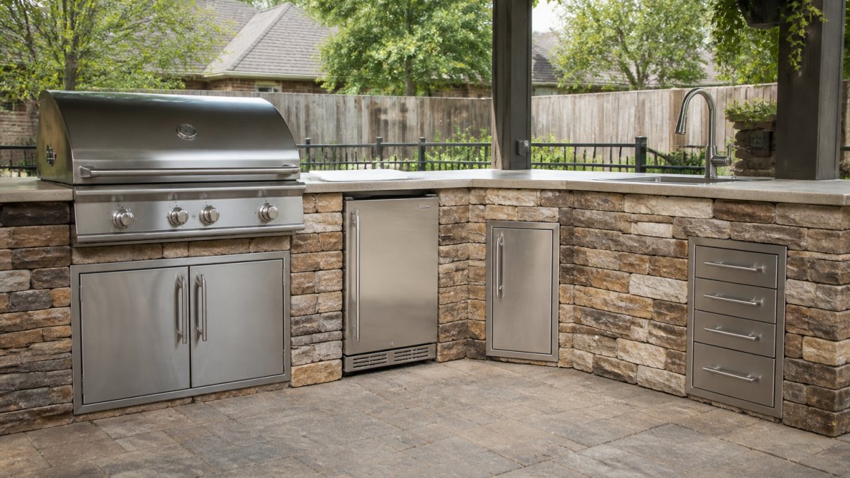 How to Choose Outdoor Kitchen Appliances in DFW