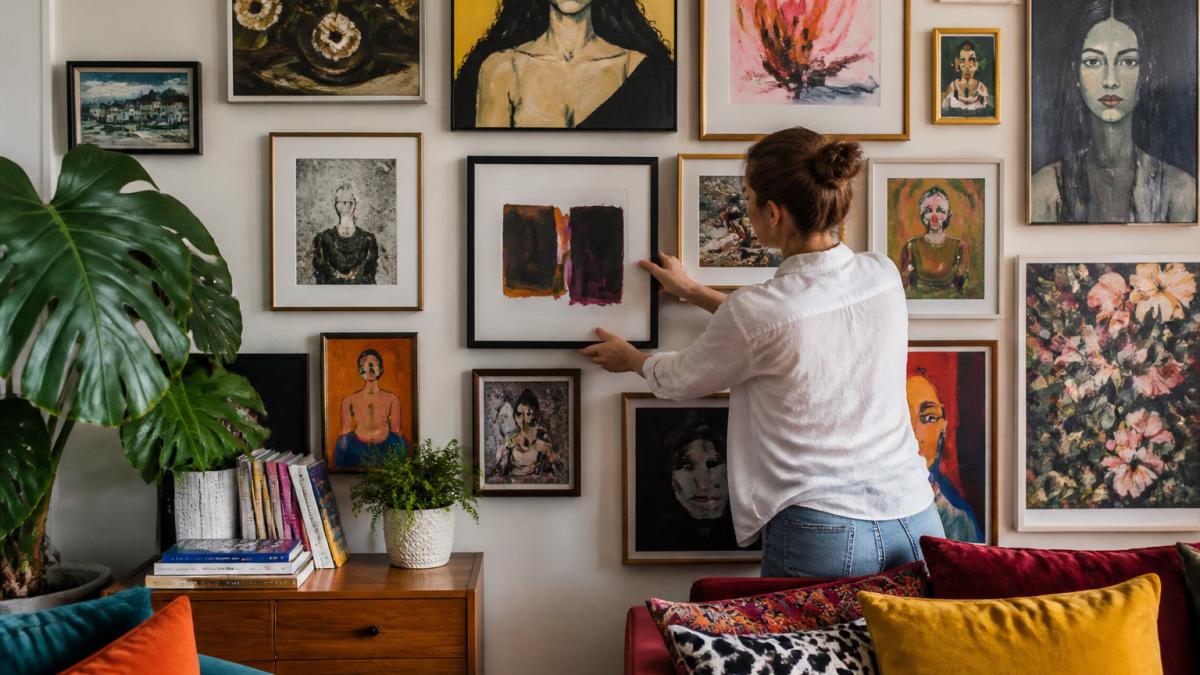 How to Choose Wall Art for Maximalist Living Rooms