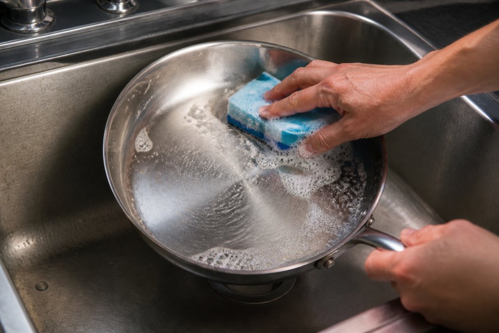 How to Clean a Stainless Steel Pan: Full Guide