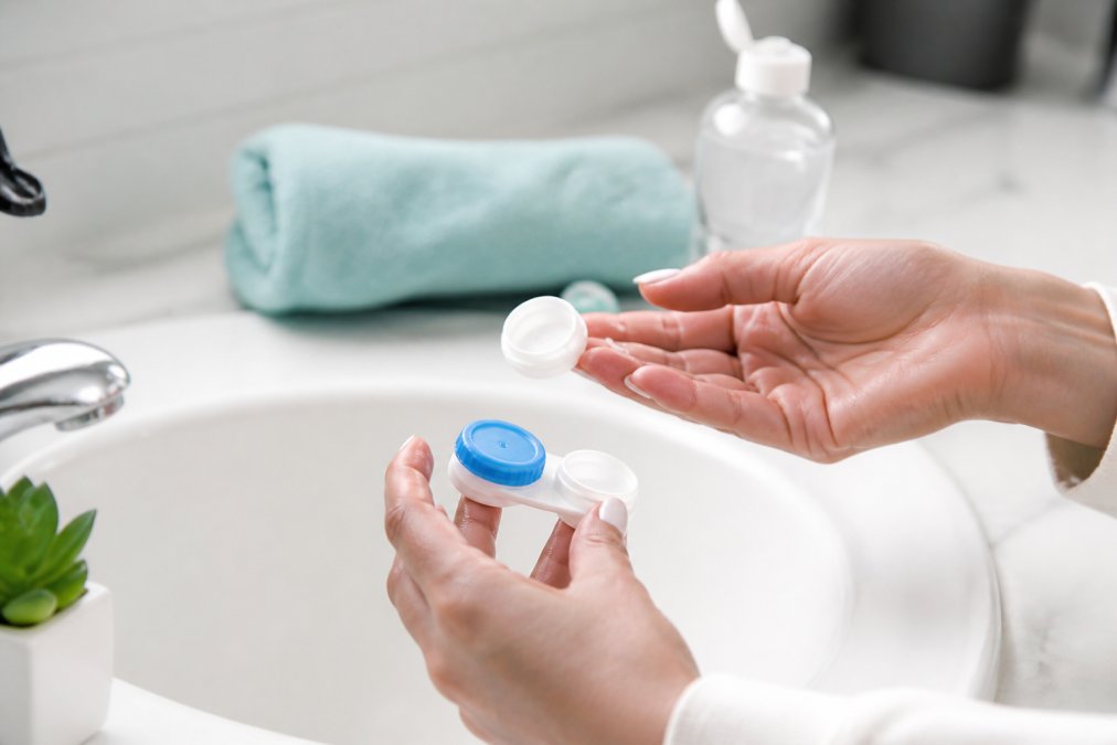 How to Clean Reusable Contact Lens Cases Properly