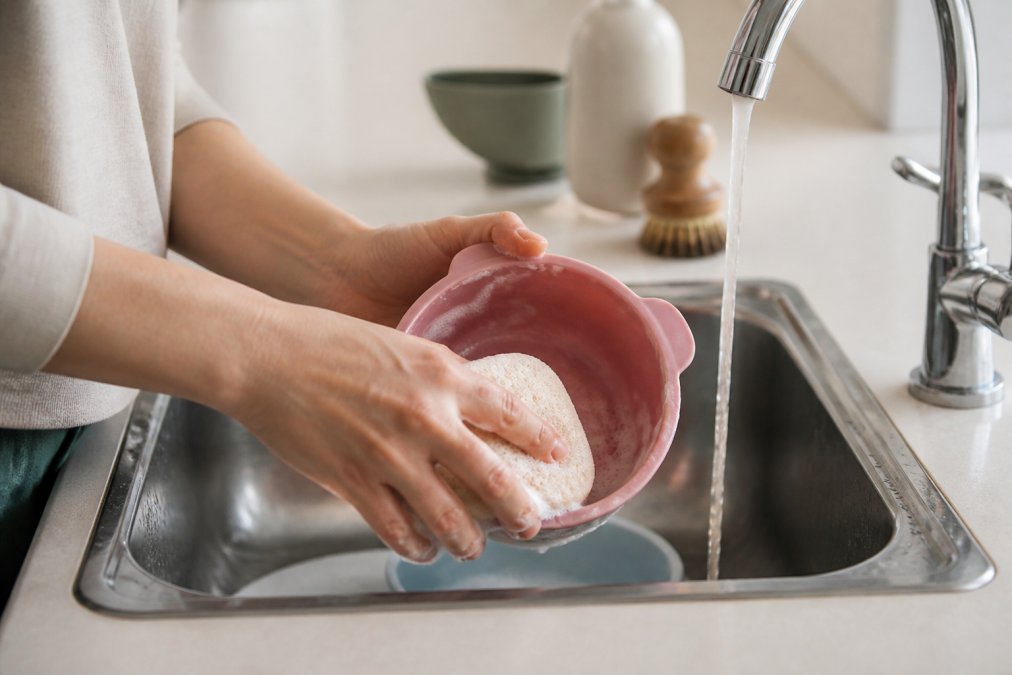 Step-by-step visual guide for parent's and hands and scrubbing concepts for clean stained silicone