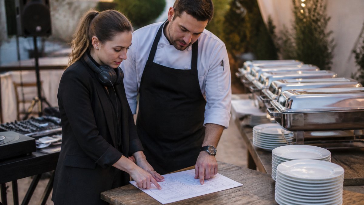 How to Coordinate Wedding Music With Catering