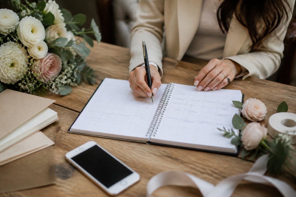 How to Create a Wedding Day Timeline: 2026 Guide