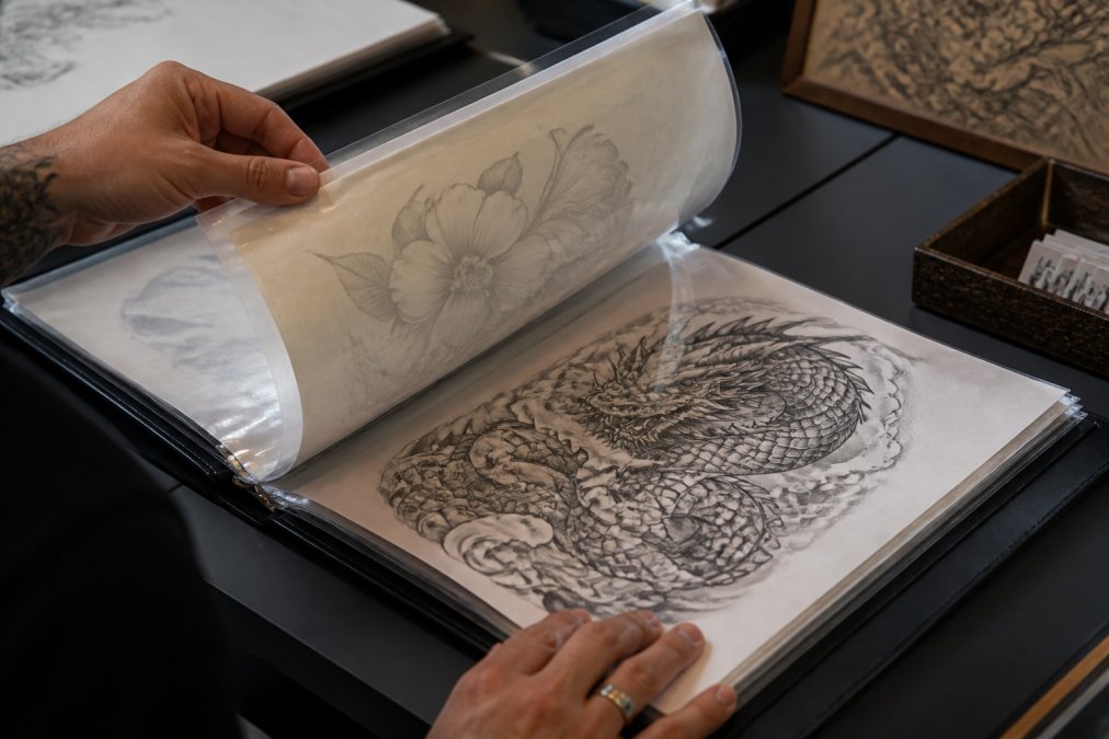 Process diagram showing how to review a reputable tattoo artist's portfolio for line work and shading quality.