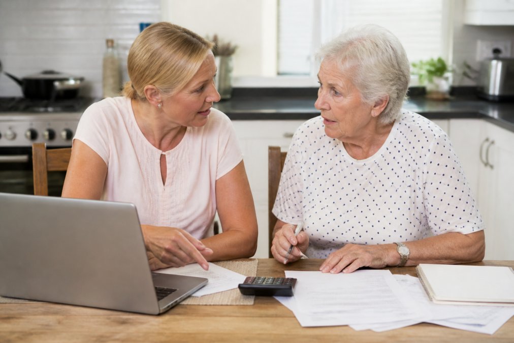 Flowchart for families calculating affordable memory care costs by reviewing private pay rates and hidden fees.