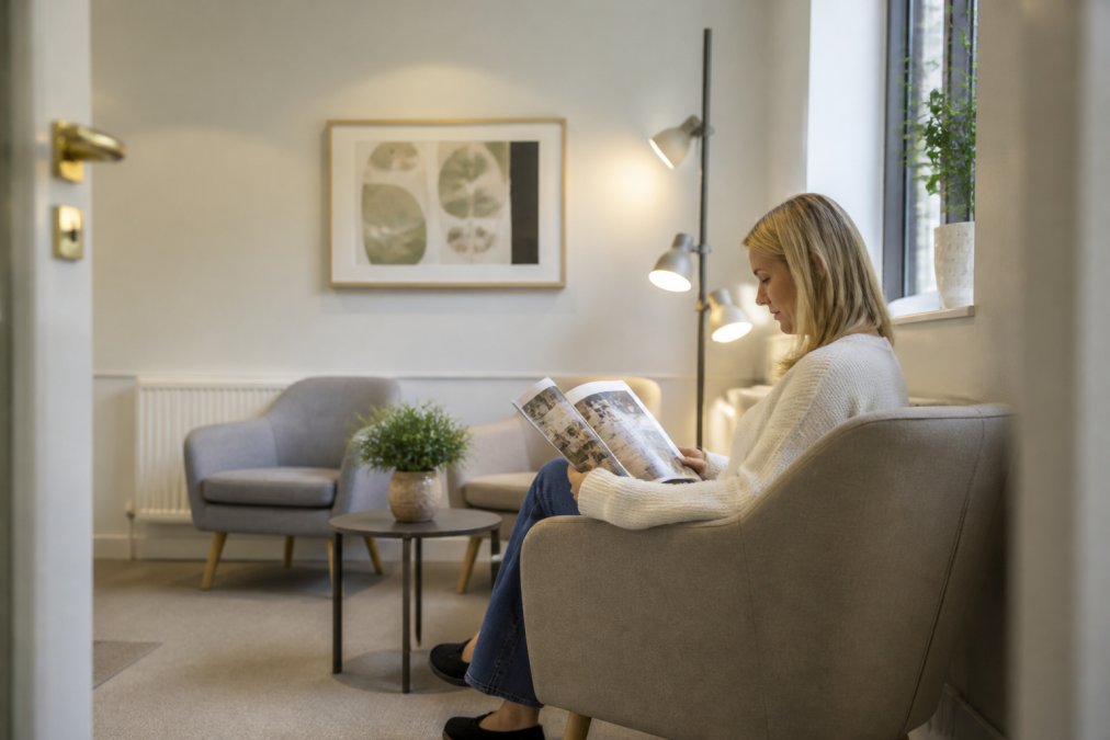 Infographic illustrating how to find gentle dentists in Greenock by choosing calm, comfortable clinics.