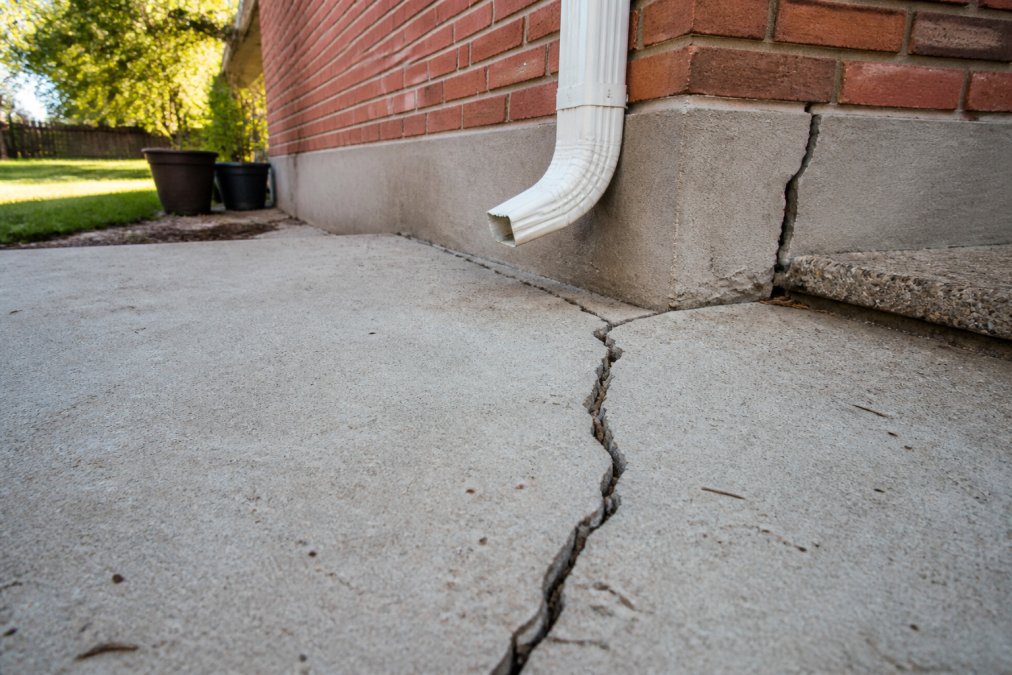 How to Fix a Sinking Foundation: 2026 Homeowner Guide