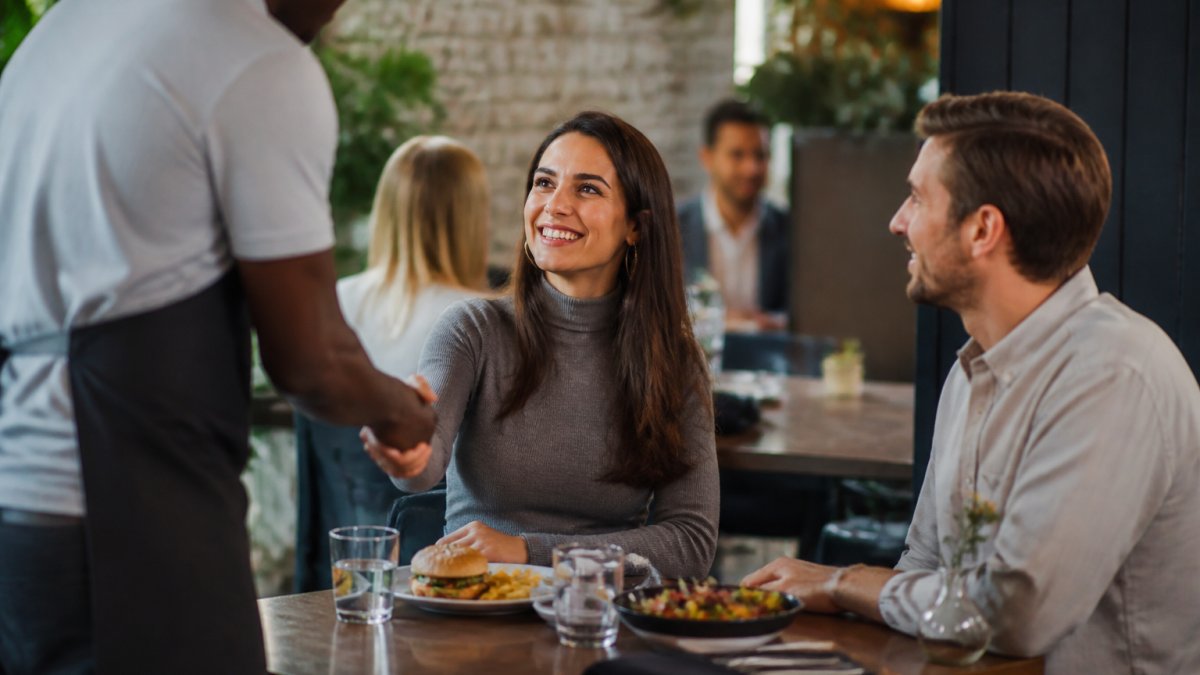 How to Get Repeat Restaurant Customers: 7 Proven Strategies