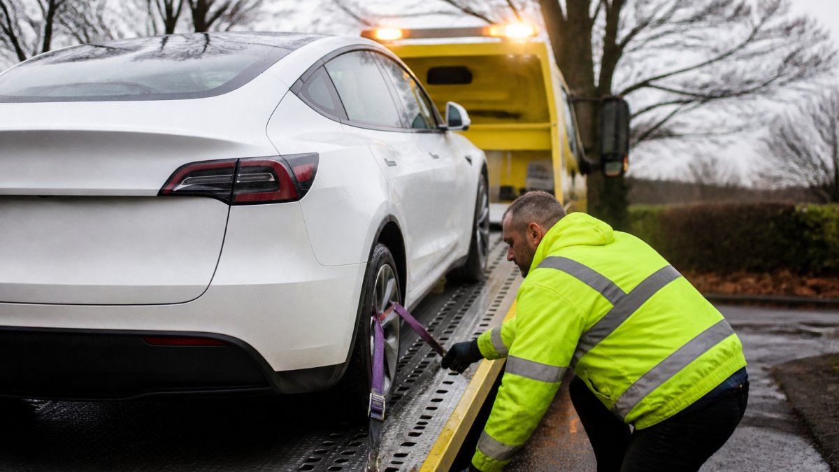 How to Handle Emergency Recovery for Electric Cars