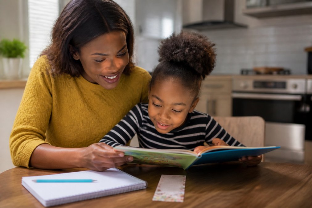 Infographic illustrating a step-by-step process for parents to engage children in shared reading activities