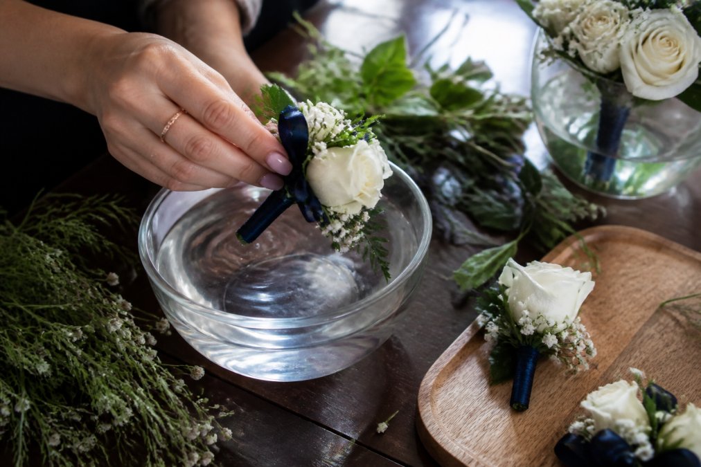 How to Keep Prom Corsages Fresh Longer: 2026 Guide