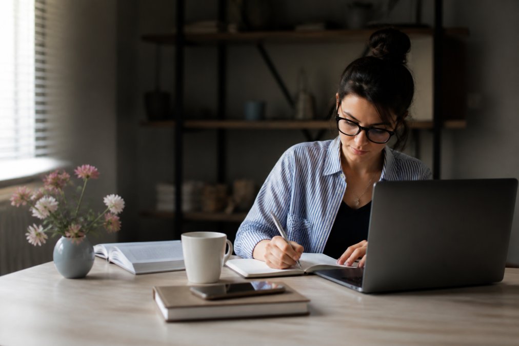 How to Maintain Instagram Routine While Working