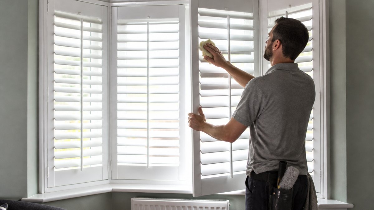 How to Maintain Shutters in Bay Windows