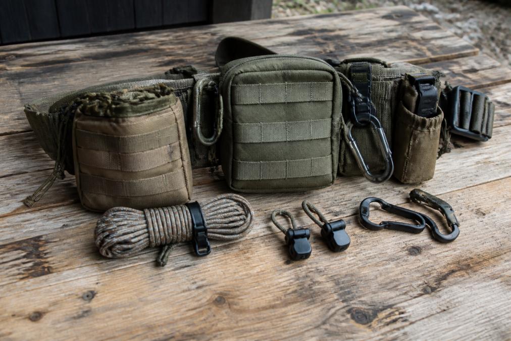 Diagram showing the arrangement of molle pouches and carabiners on a modular accessory belt system for hunting