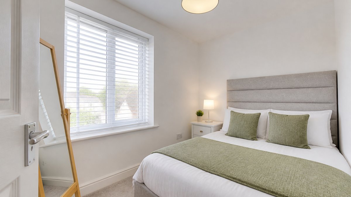 How to Photograph Small Rooms for Listings