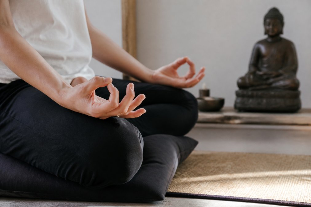 Hands resting on knees in Gyan Mudra as you practice mudras during a peaceful seated meditation session