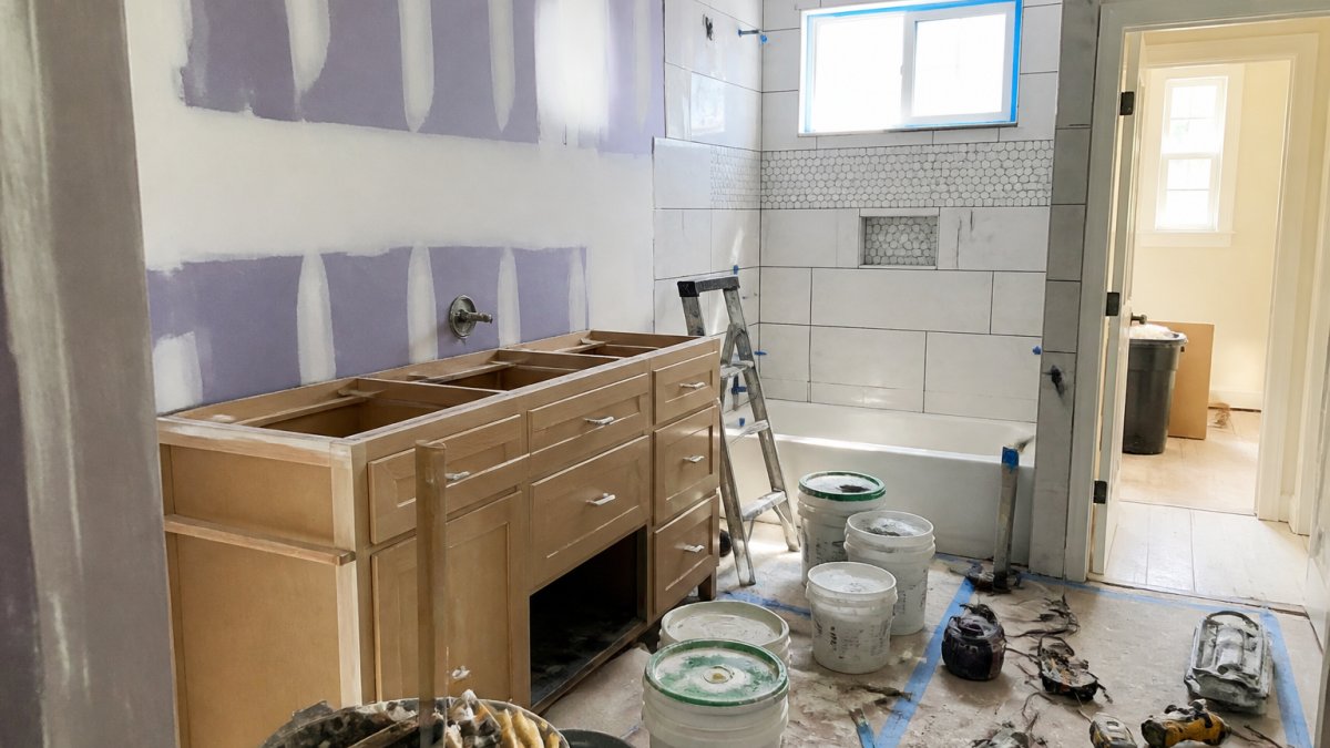 Timeline diagram illustrating the steps to renovate bathroom quickly during an active construction project.