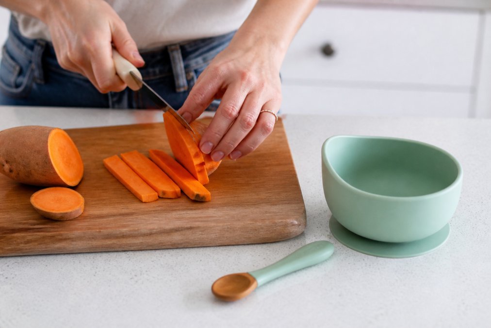 Step-by-step visual guide for Parent for baby led weaning