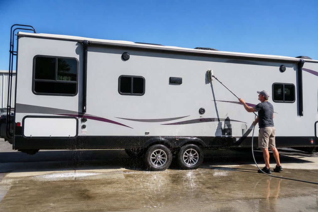 Step-by-step infographic showing how to wash a travel trailer to store RV safely before the winter season.