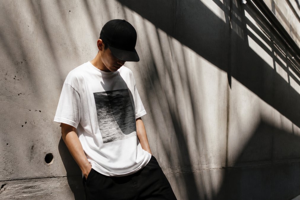 How to Style Minimalist Graphic Tees: A 2026 Guide