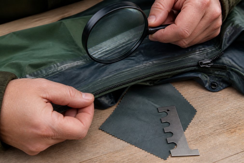 Infographic showing the inspection process for quality camping gear, including seam-sealed stitching and zipper gauges.