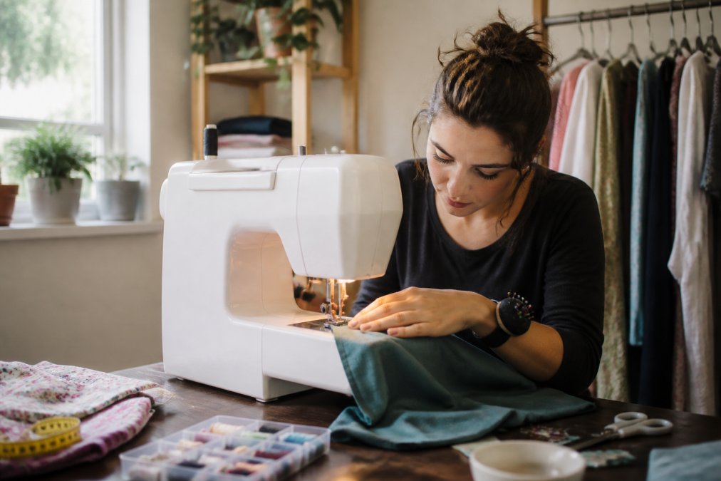How to Use a Sewing Machine for Beginners