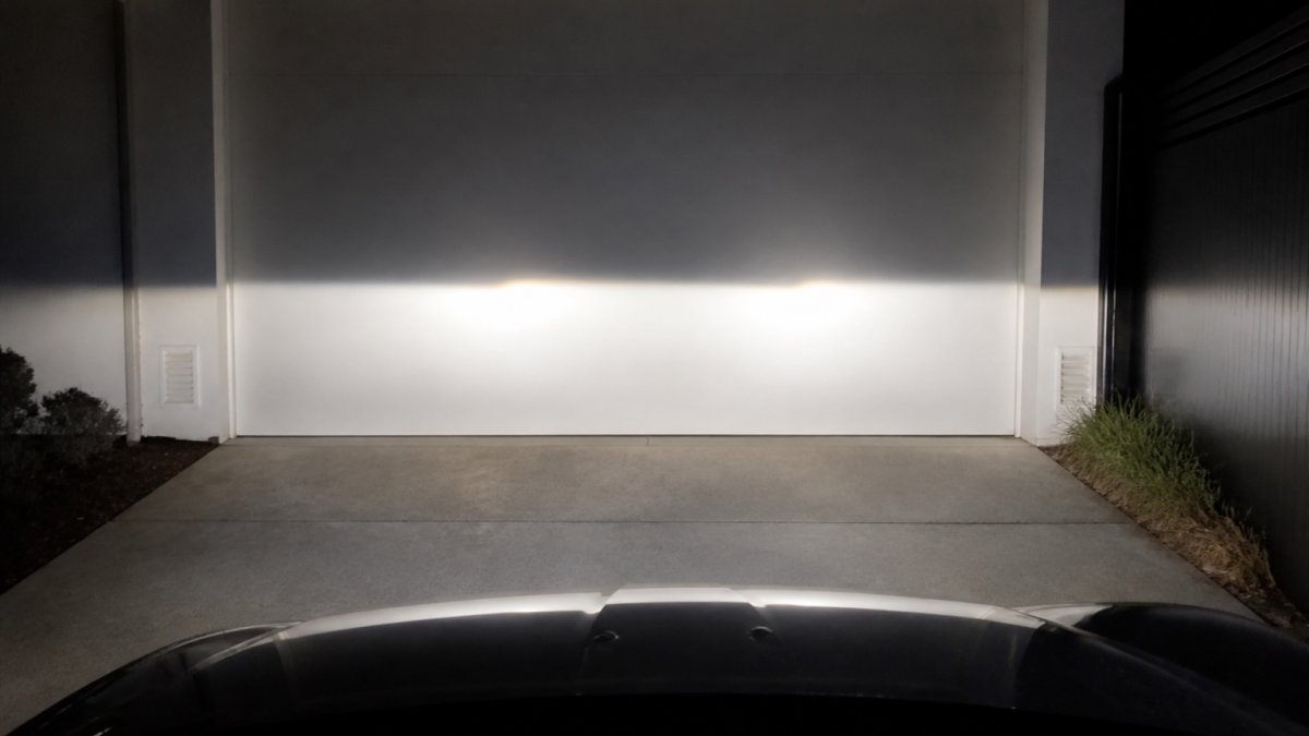 Diagram showing a clean horizontal cutoff line and even beam spread from high-quality projector headlights