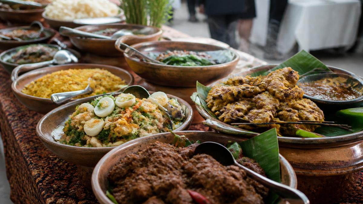 Infographic showing Indonesian buffet catering menu options including satay, rendang, and gado-gado for events.