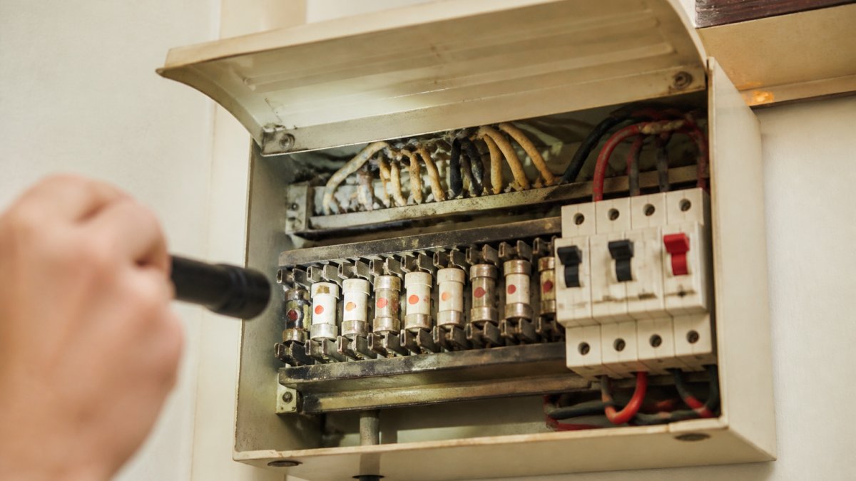 Is My 1960s Wiring Safe? A Homeowner's Checklist