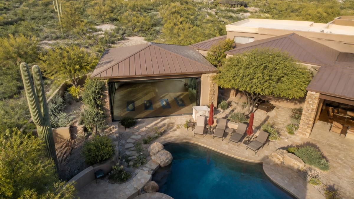Diagram of retreat venue partnership models featuring a desert villa, yoga studio, and pool for partnering with retreat