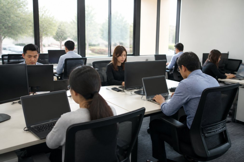 IT Helpdesk Support for 20 Employees: In-House vs. Outsourced