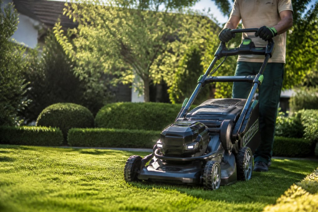 Lawn Mowing Services Dandenong Ranges: 2026 Guide