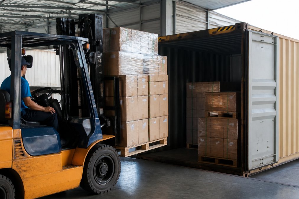 LCL Freight Quote Guide: Costs, CBM & Surcharges 2026
