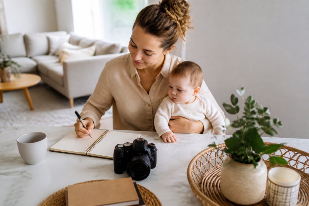 Legit Instagram Side Hustles for Moms 2026