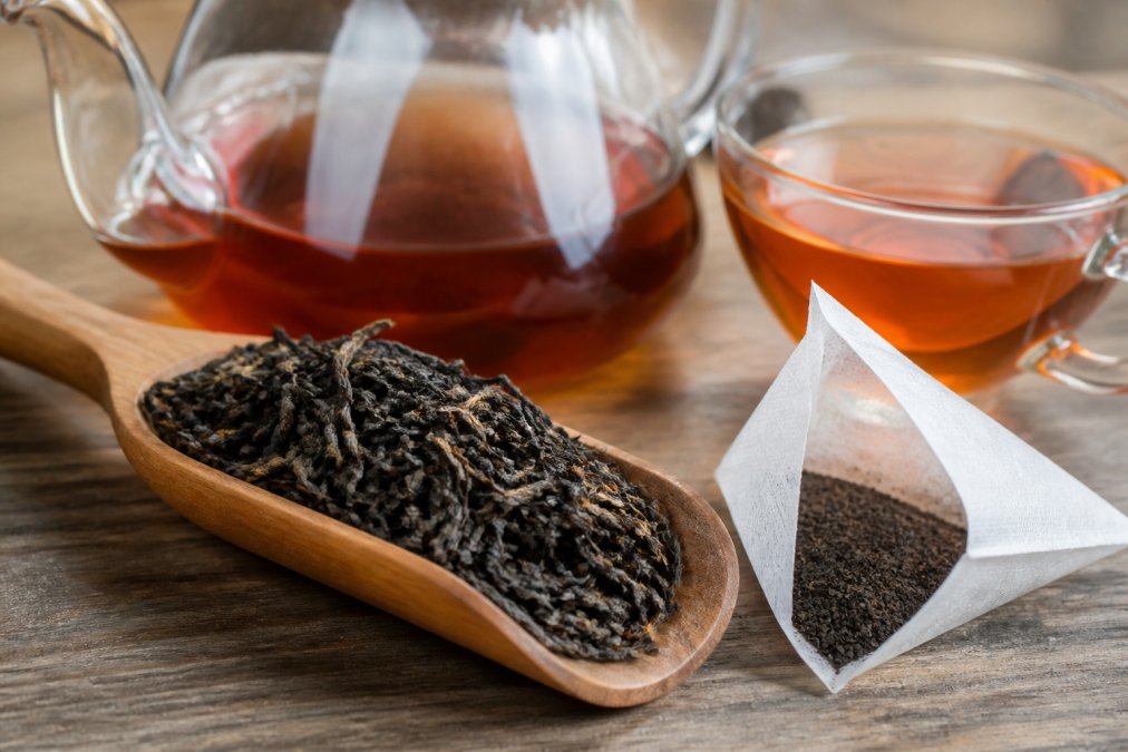 Professional illustration showing loose leaf tea