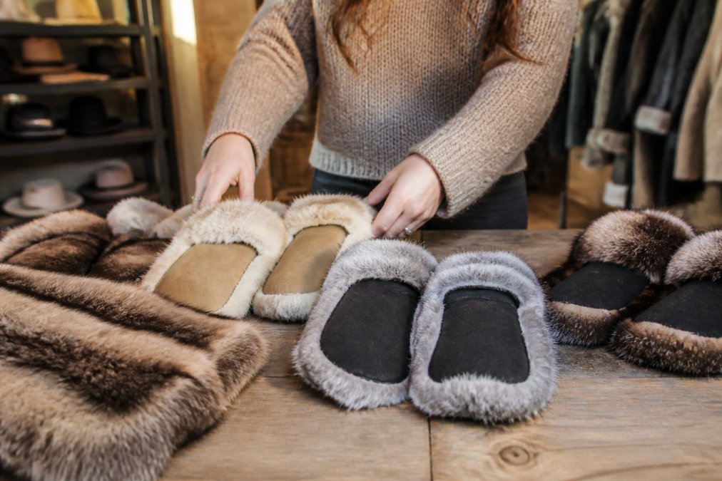Luxury Fur Mittens Pricing Guide: Costs & Value