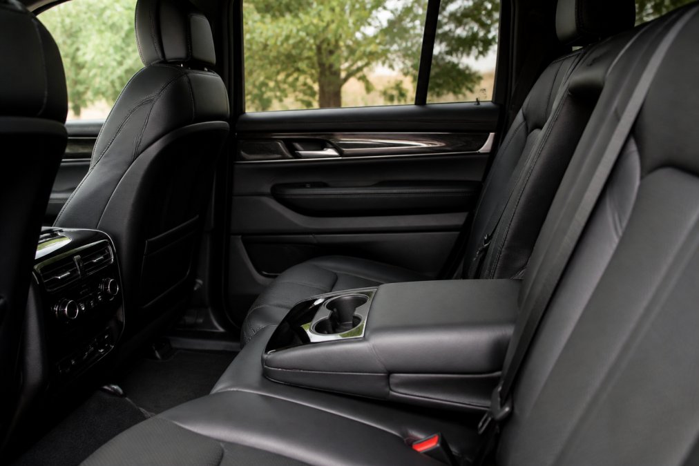 Luxury Vehicle Features for Executives: 2026 Guide