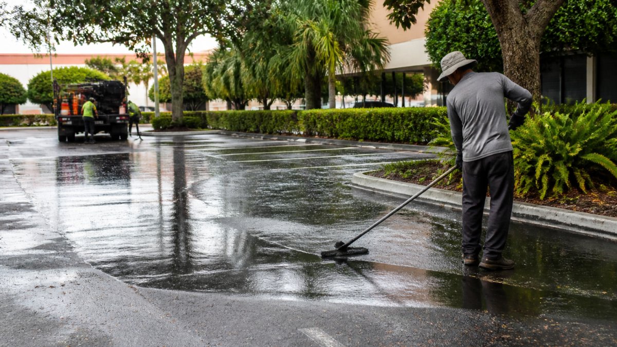 Maintaining Commercial Parking Lots in Humid Climates