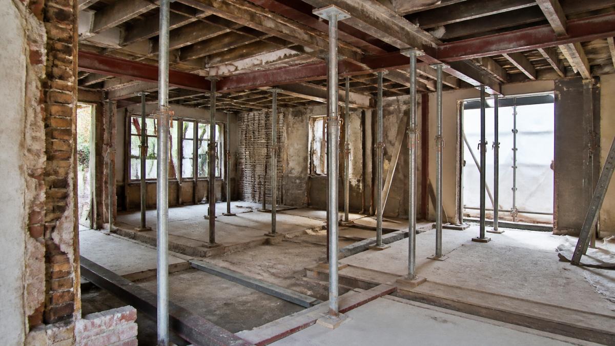 Managing Structural Risks in Luxury Renovations
